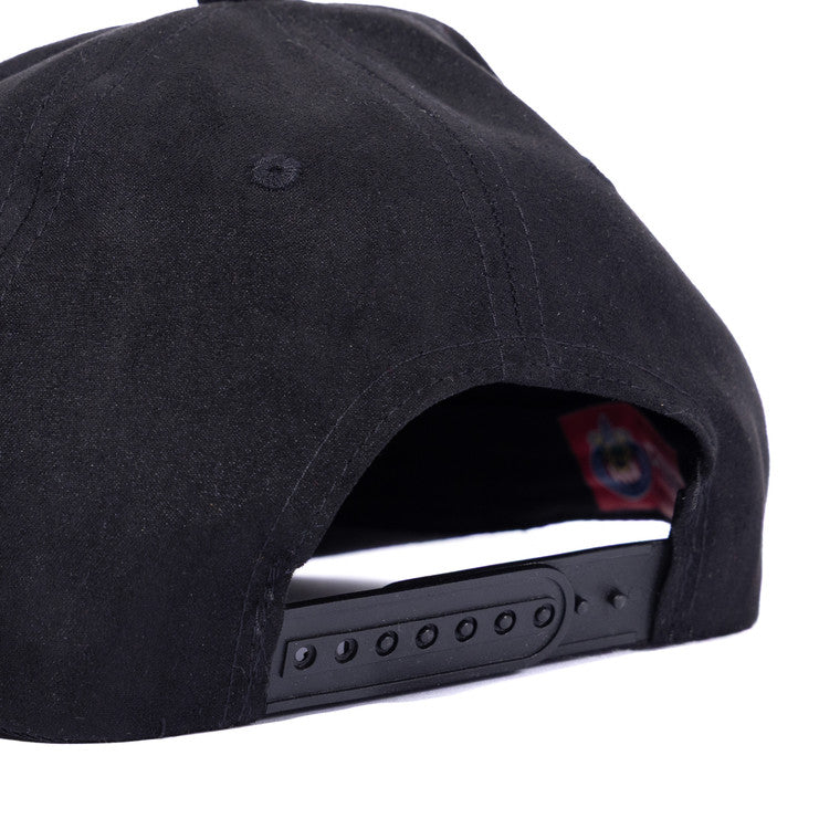 Gorra Gamuza Negra Con Escudo Chivas