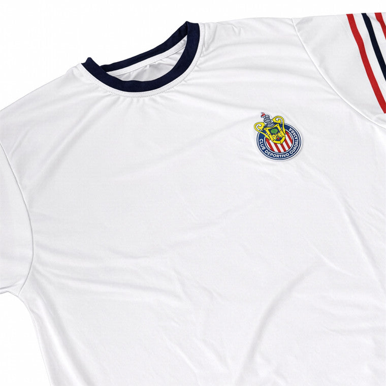 Playera Blanca Con Cuello Azul Y Rayas En Mangas Escudo Chivas