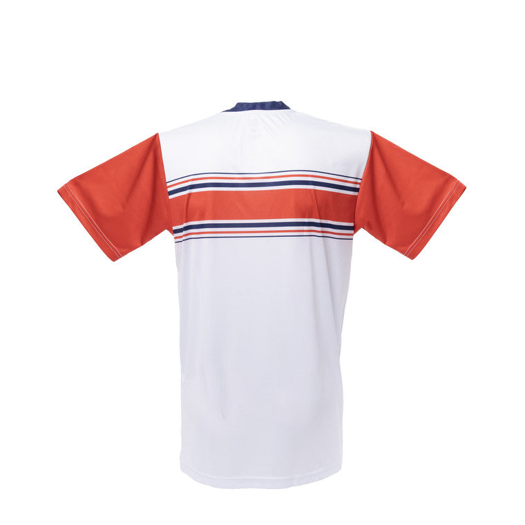 Playera Blanca Con Cuello Azul Y Mangas Rojas Chivas Y Escudo